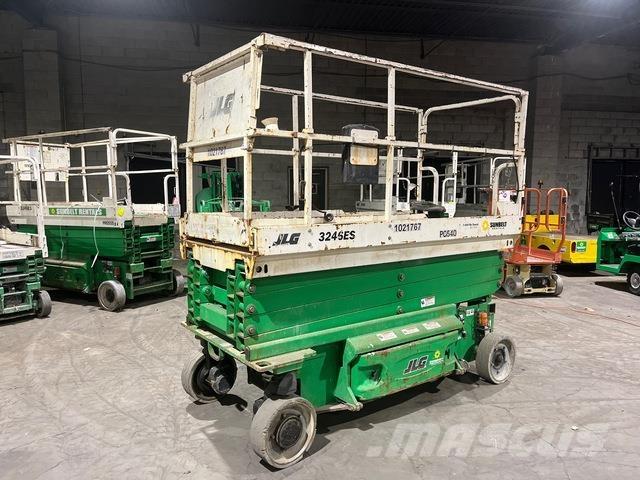 JLG 3246ES رافعات مقصية الشكل