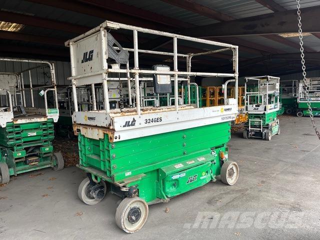 JLG 3246ES رافعات مقصية الشكل