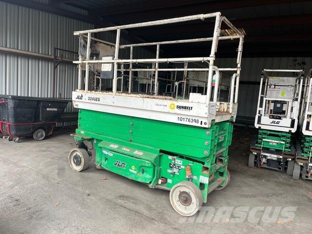 JLG 3246ES رافعات مقصية الشكل