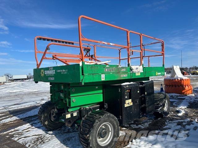 JLG 330LRT رافعات مقصية الشكل