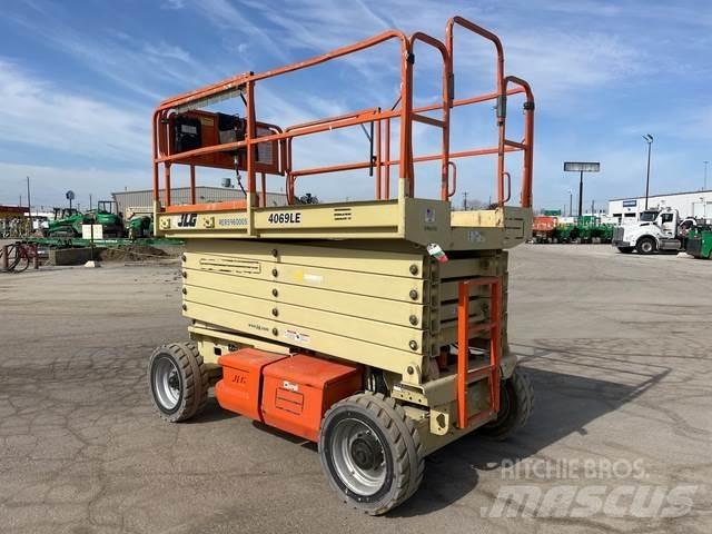 JLG 4069LE رافعات مقصية الشكل