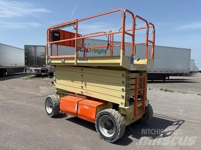 JLG 4069LE رافعات مقصية الشكل