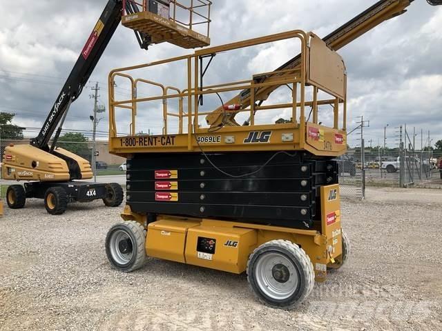 JLG 4069LE رافعات مقصية الشكل