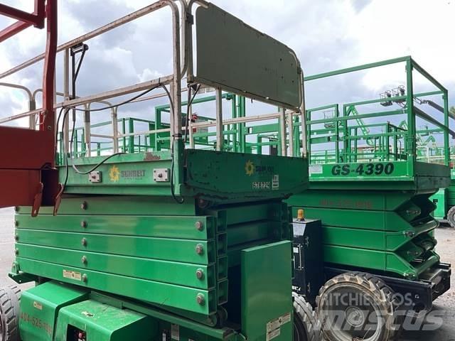 JLG 4069LE رافعات مقصية الشكل