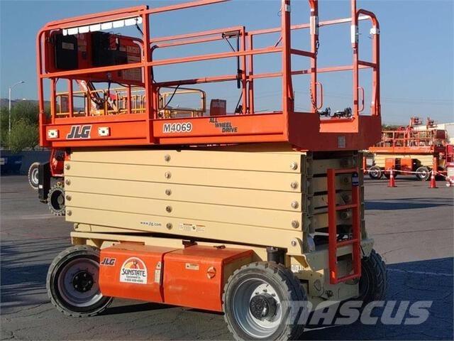 JLG 4069LE رافعات مقصية الشكل