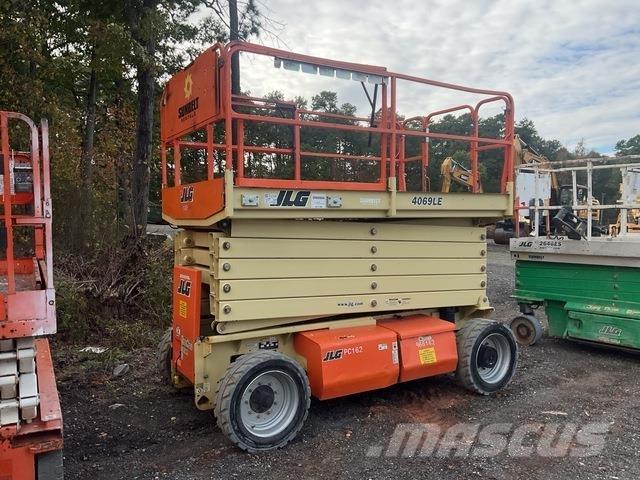 JLG 4069LE رافعات مقصية الشكل