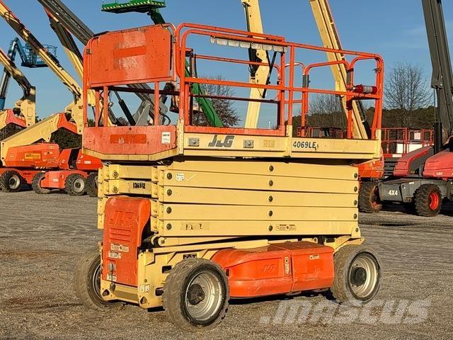 JLG 4069LE رافعات مقصية الشكل