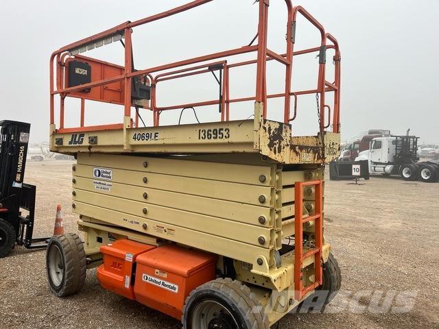 JLG 4069LE رافعات مقصية الشكل