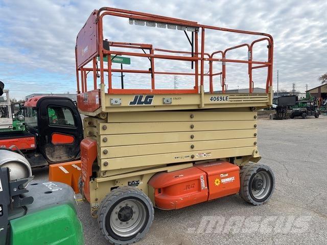 JLG 4069LE رافعات مقصية الشكل