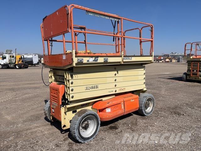 JLG 4069LE رافعات مقصية الشكل