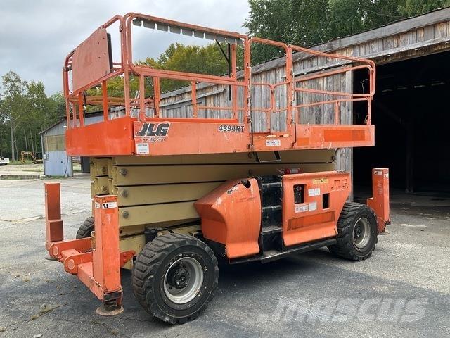 JLG 4394 RT رافعات مقصية الشكل
