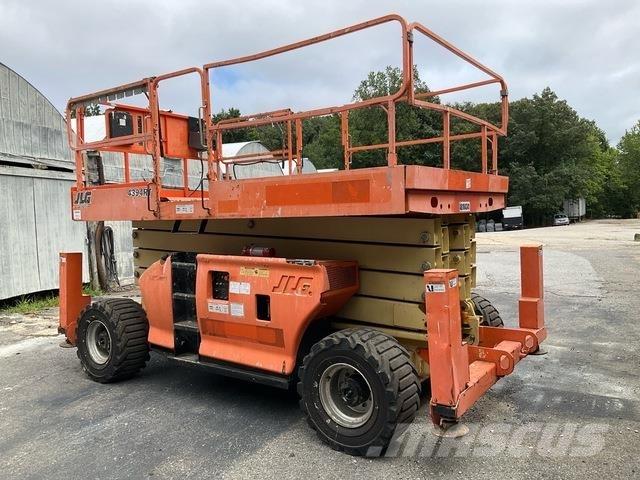 JLG 4394 RT رافعات مقصية الشكل