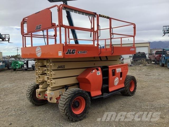 JLG 4394 RT رافعات مقصية الشكل
