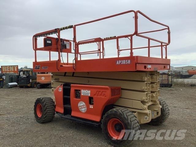 JLG 4394 RT رافعات مقصية الشكل