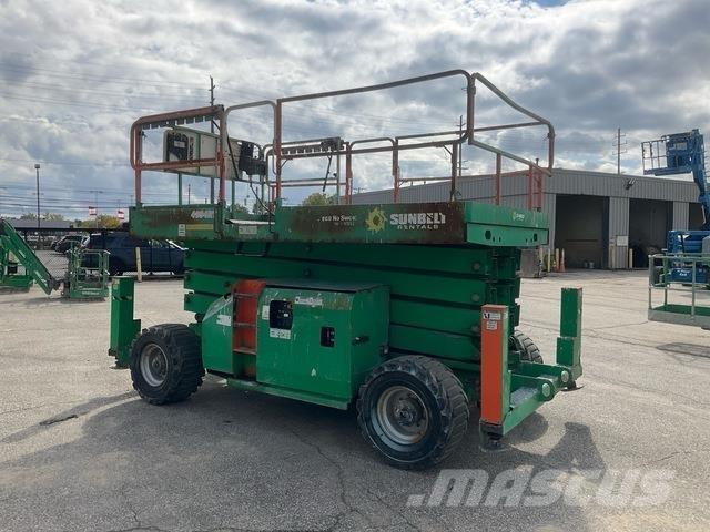 JLG 4394 RT رافعات مقصية الشكل