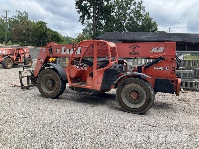 JLG 944E-42 مناولات متداخلة