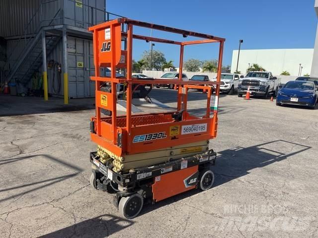 JLG ES1330L رافعات مقصية الشكل