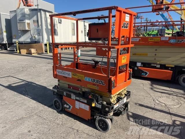 JLG ES1330L رافعات مقصية الشكل