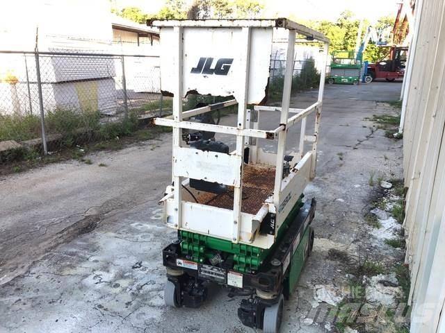 JLG ES1330L رافعات مقصية الشكل