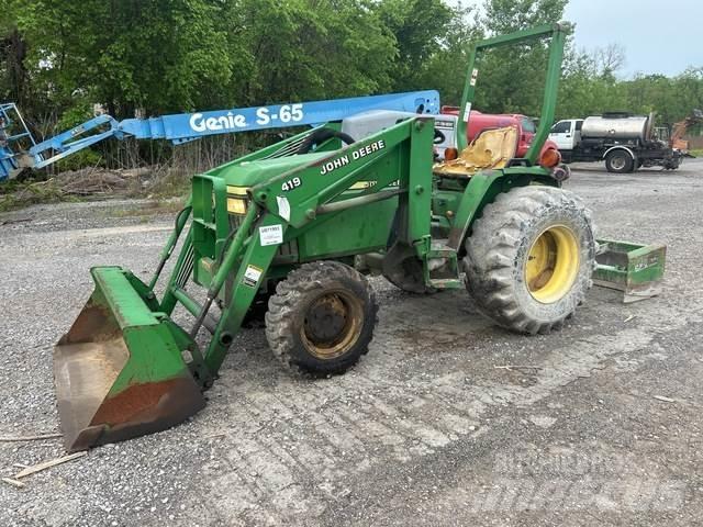 John Deere  جرارات مدمجة