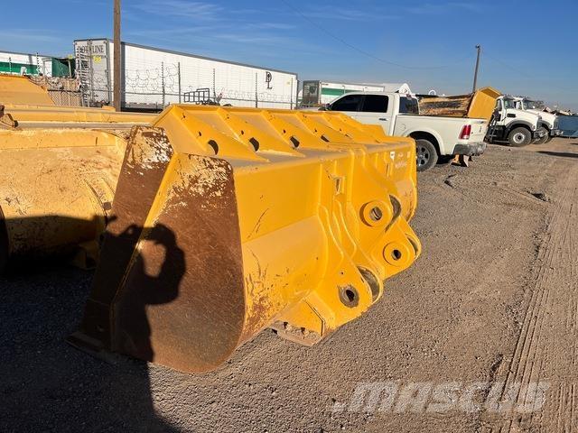 John Deere  دلاء