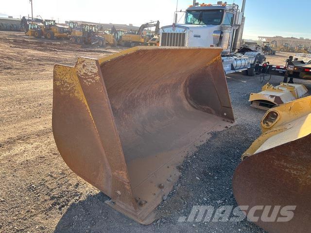 John Deere  دلاء