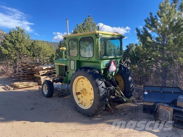 John Deere  الجرارات