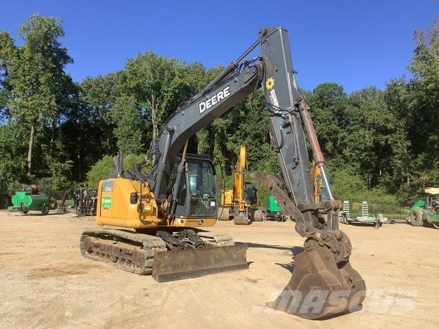 John Deere 135G حفارات زحافة