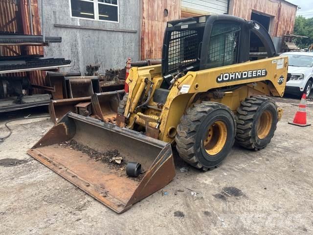 John Deere 270 لوادر انزلاقية التوجيه