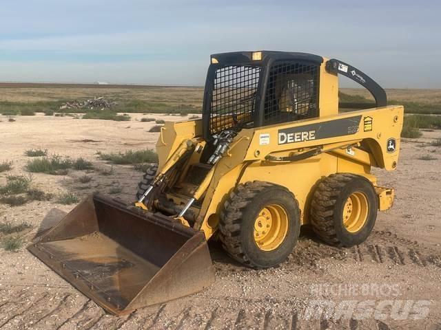 John Deere 325 لوادر انزلاقية التوجيه