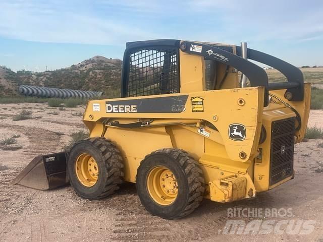 John Deere 325 لوادر انزلاقية التوجيه
