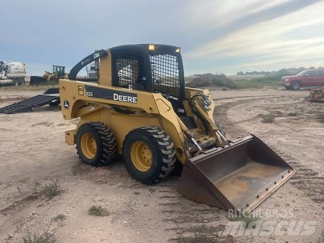 John Deere 325 لوادر انزلاقية التوجيه