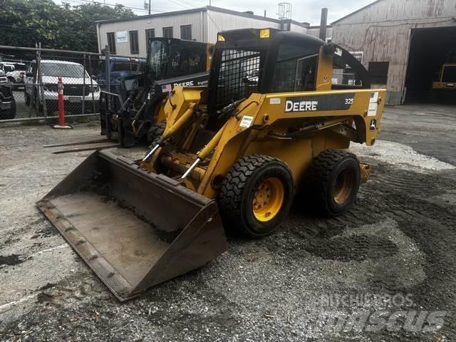 John Deere 325 لوادر انزلاقية التوجيه