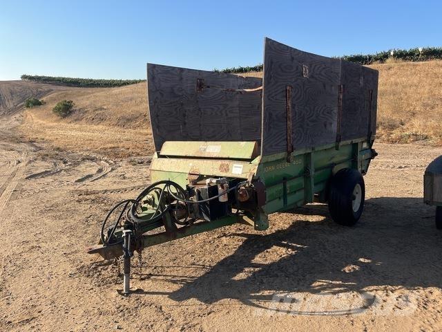 John Deere 450 معدات توزيع السماد العضوي