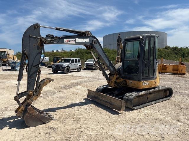 John Deere 50D حفارات زحافة
