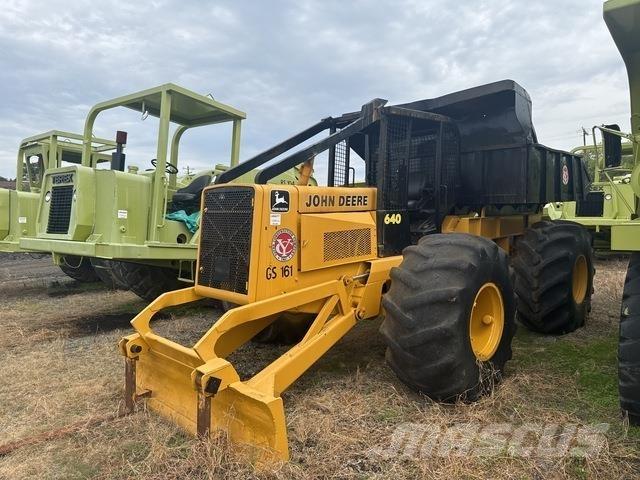 John Deere 640 ساحبات الأشجار