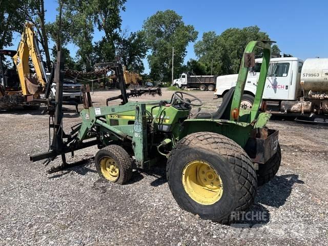 John Deere 750 جرارات مدمجة