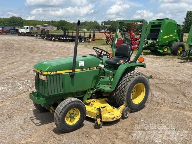 John Deere 770 جرارات مدمجة