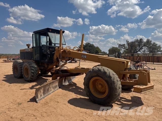 John Deere 770 معدات تمهيد الطرق