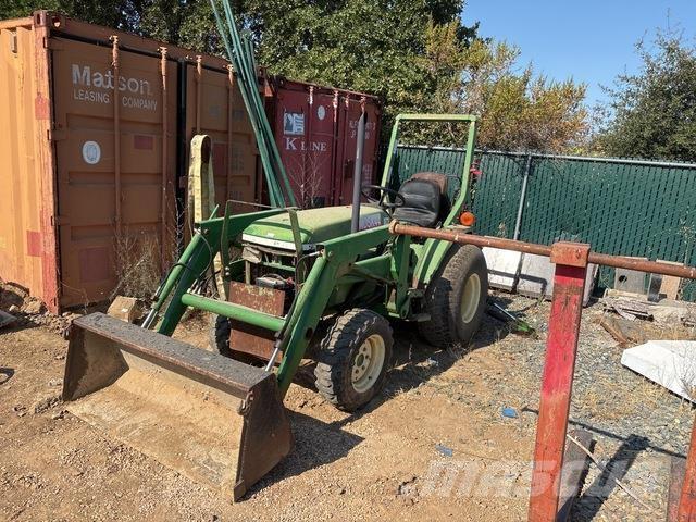 John Deere 790 جرارات مدمجة