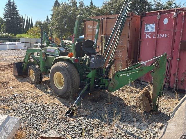John Deere 790 جرارات مدمجة
