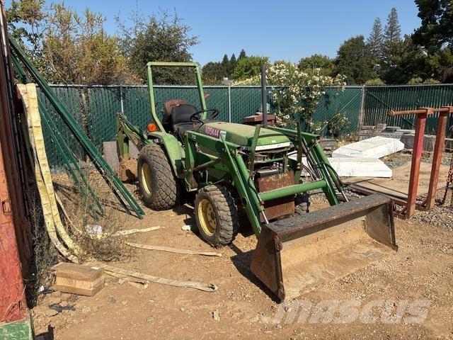 John Deere 790 جرارات مدمجة
