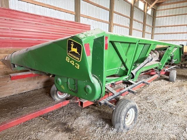 John Deere 843 ماكينات وملحقات زراعة أخرى