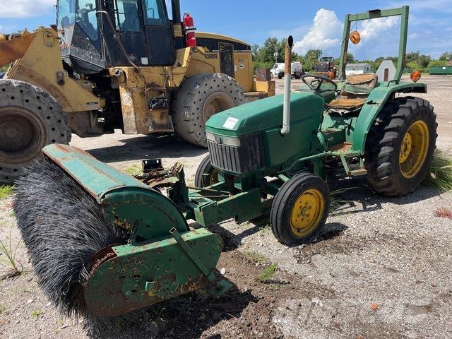 John Deere 970 كاسحات داخلية
