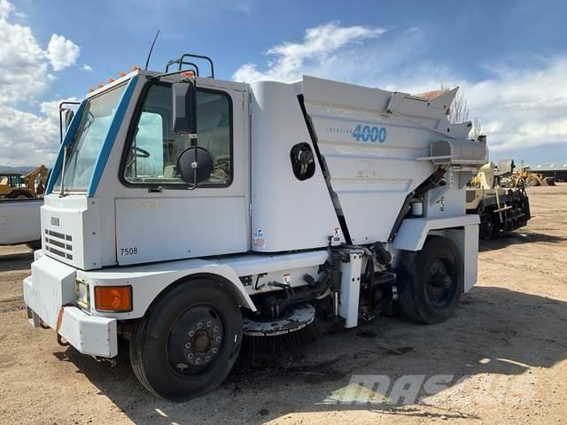 Johnston 4000 شاحنات كاسحة