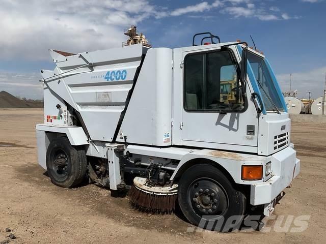 Johnston 4000 شاحنات كاسحة
