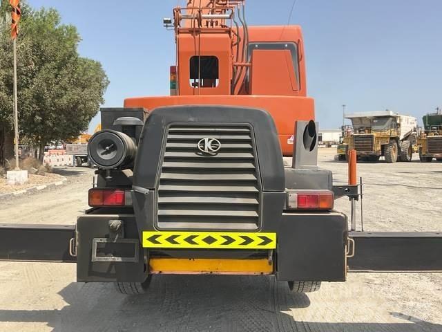 Kato KR10H رافعات الطرق الوعرة