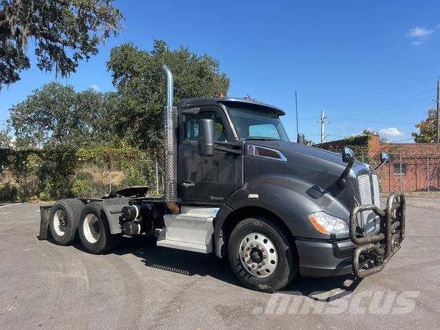 Kenworth T-680 وحدات الجر
