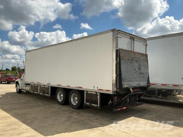 Kenworth T300 شاحنات ذات هيكل صندوقي