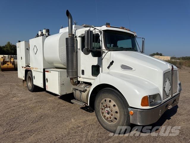 Kenworth T300 شاحنات ذات صهاريج